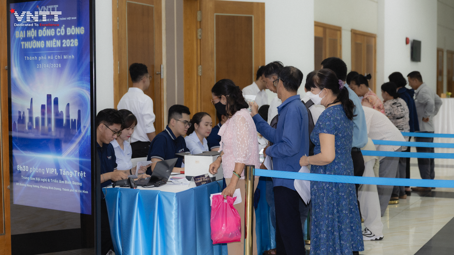 Cổ đông đến tham dự buổi ĐHĐCĐ VNTT 2026