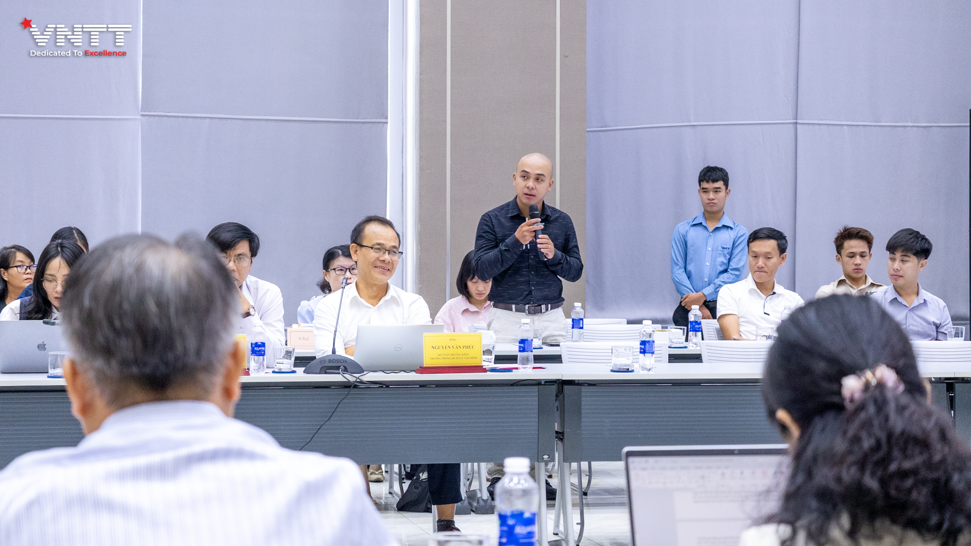 Cổ đông đặt câu hỏi tại ĐHĐCĐ 2026