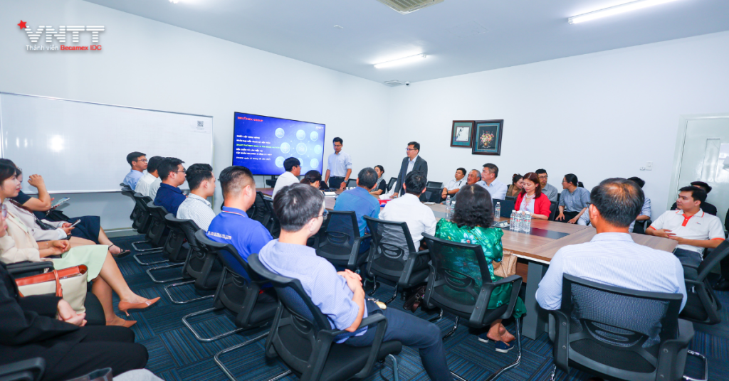 VNTT đón đoàn đại biểu tham quan và tìm hiểu mô hình Nhà máy Thông minh Orion Food Vina