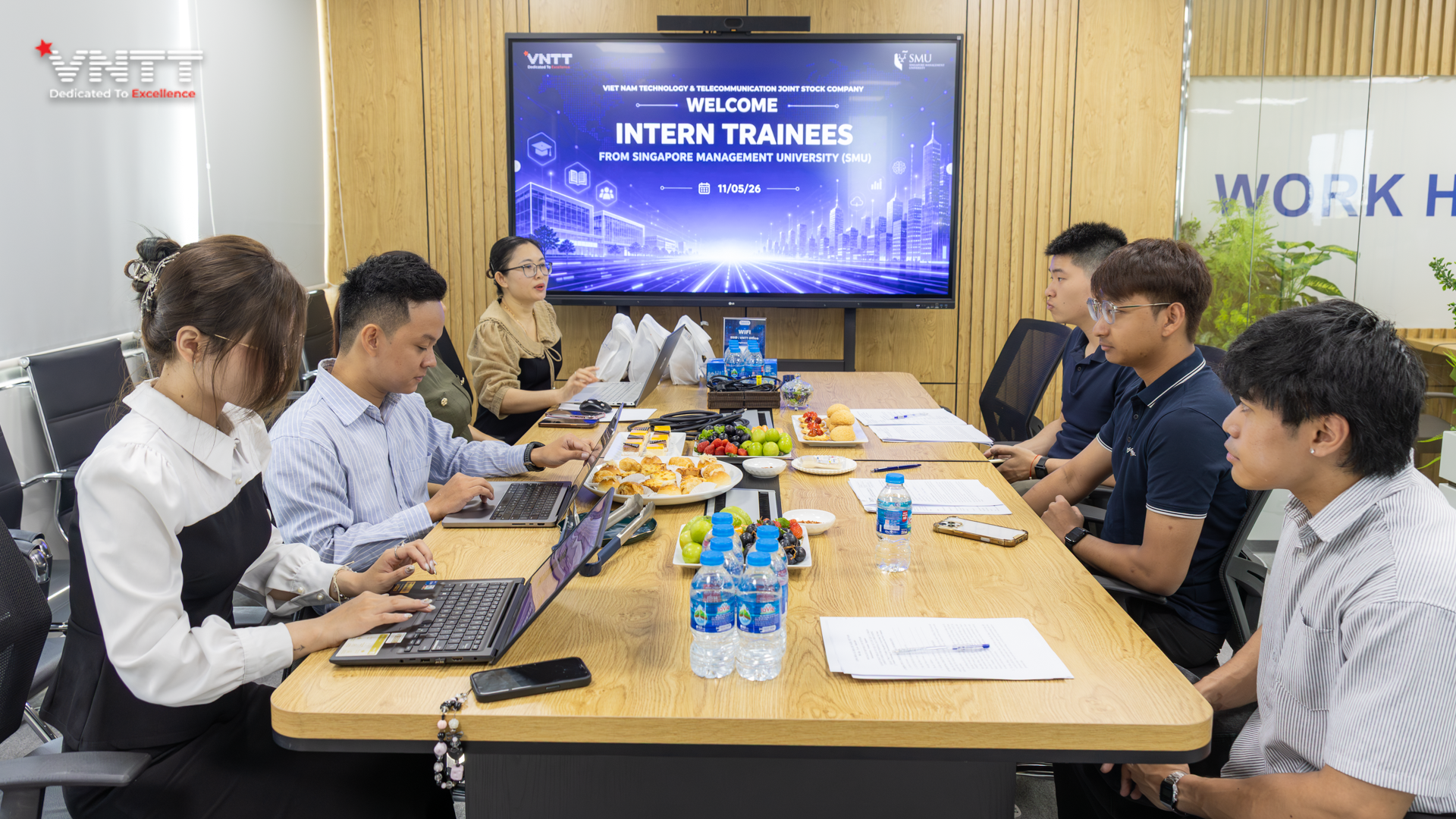  VNTT Chào Đón Thực Tập Sinh Quốc Tế Từ Singapore Management University