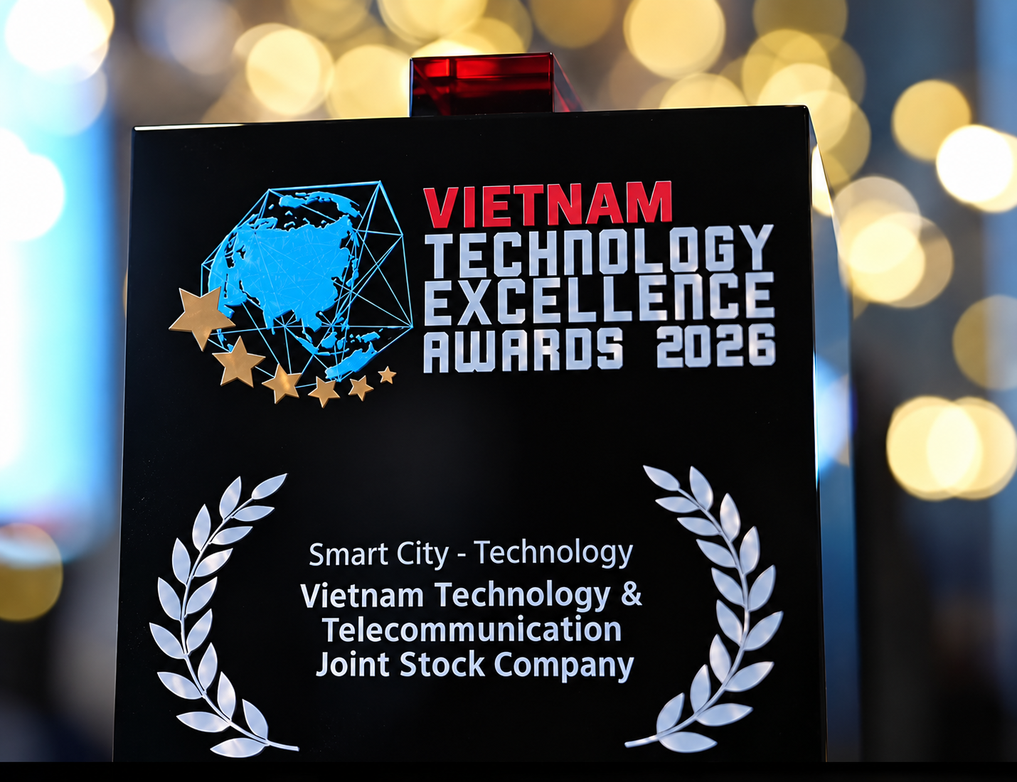Cúp Asian Technology Excellence Awards 2026 hạng mục Smart City - Technology trao cho VNTT